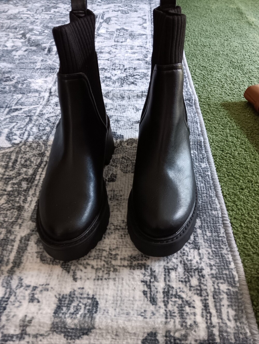 Womens Dolce Vita Ankel Boots. Size 6